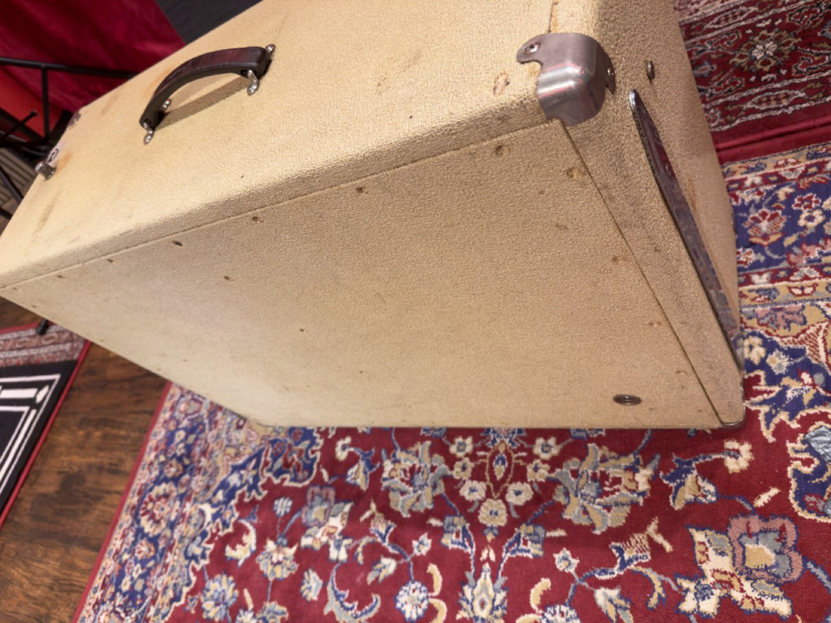 212 FEND B-MASTER | 1962 Fender™ Bandmaster Cabinet