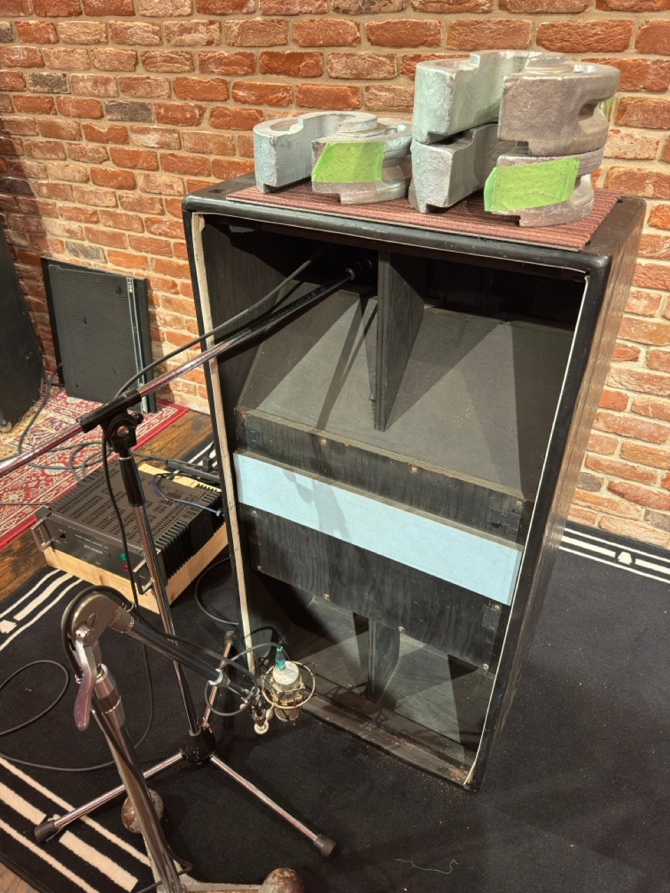 118 ACOST BASS M301