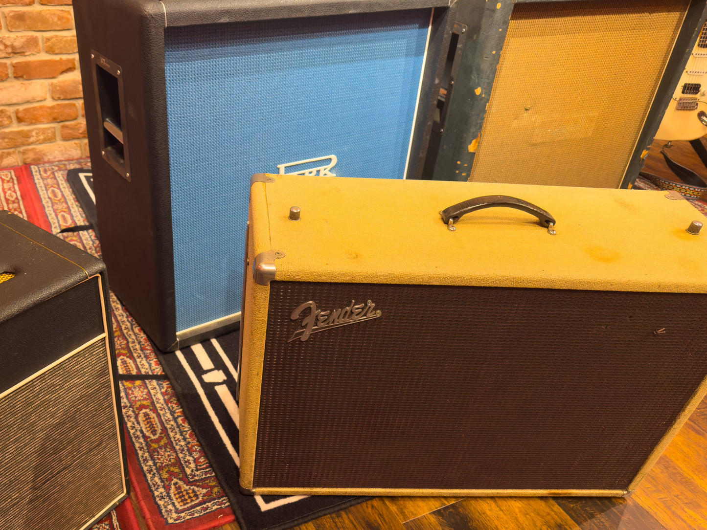 212 FEND B-MASTER | 1962 Fender™ Bandmaster Cabinet