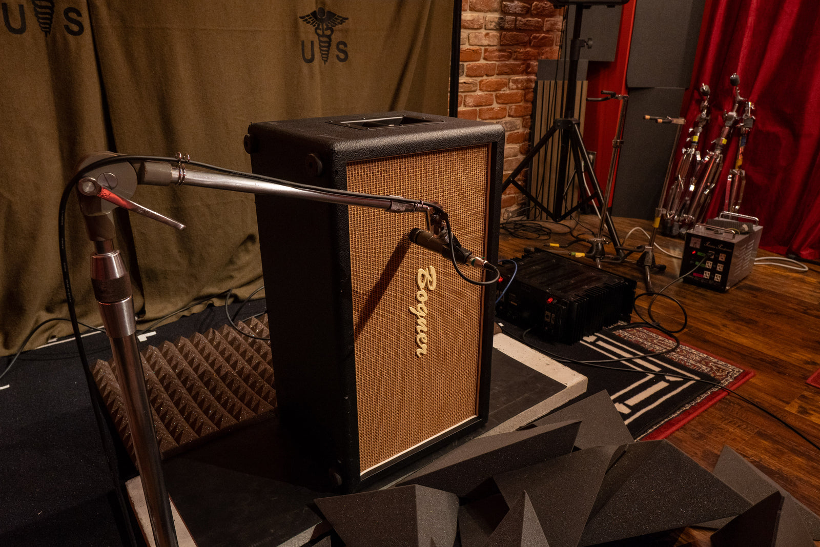 BOGNER 2×12 closed-back cabinet with Celestion Vintage 30 — 212 BOGN V30 (API 512c)