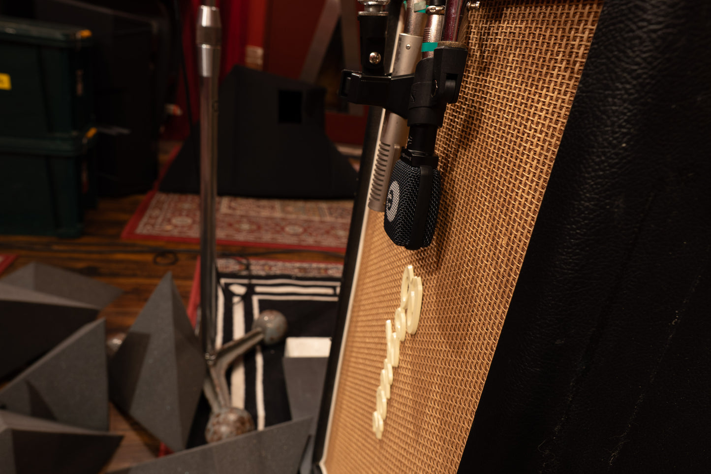BOGNER 2×12 closed-back cabinet with Celestion Vintage 30 — 212 BOGN V30 (API 512c)